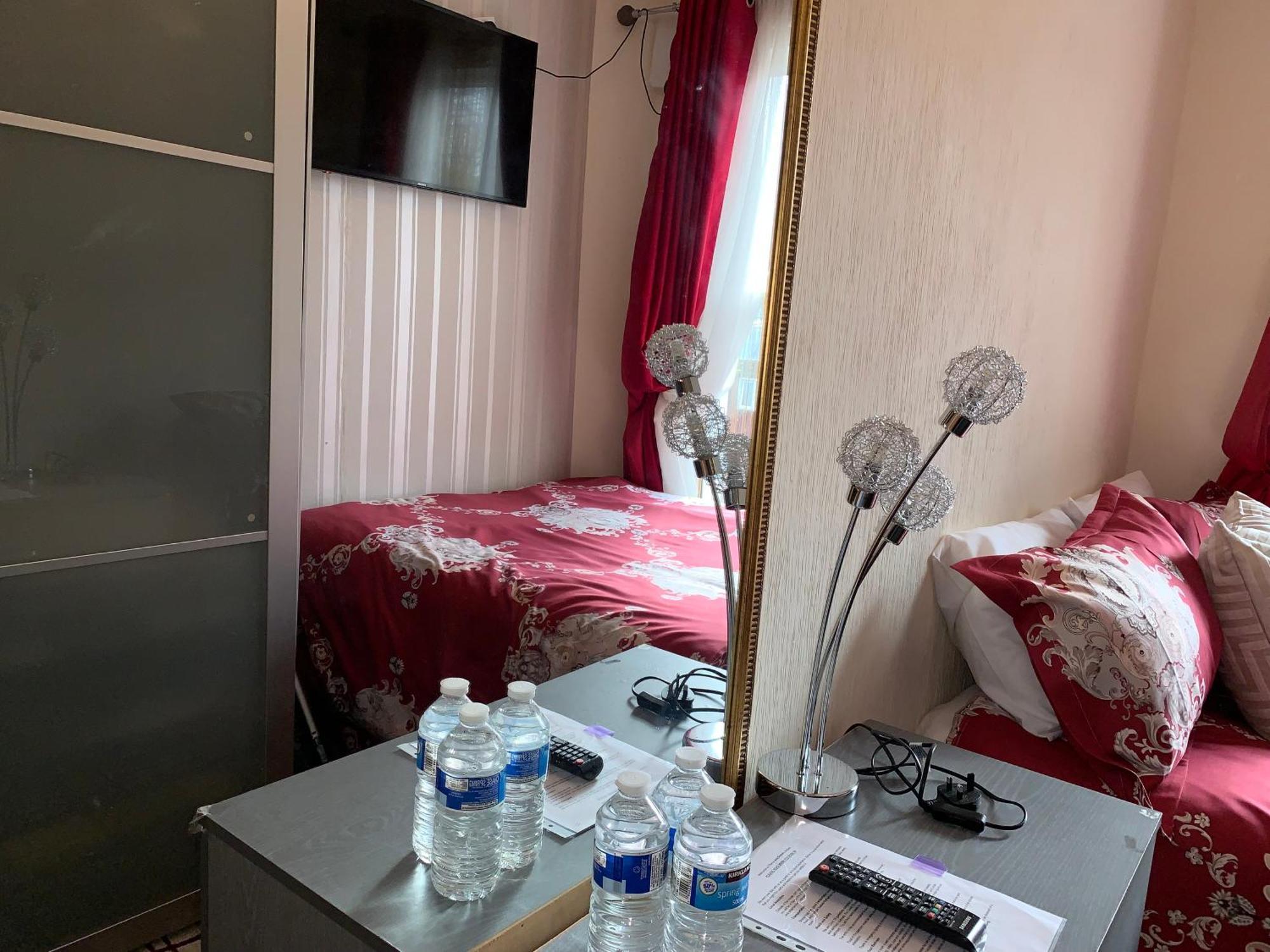 Superbly Furnished In Alloggio in famiglia